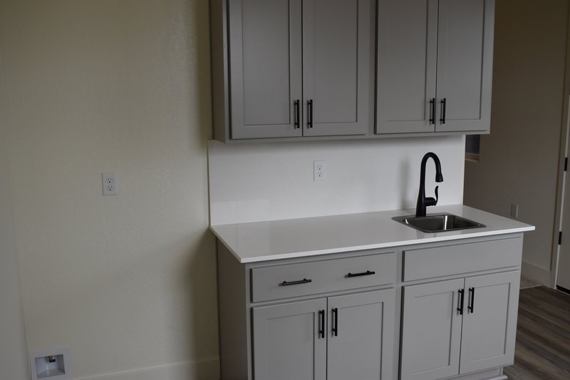 682 Stephanie Drive - 2 property image