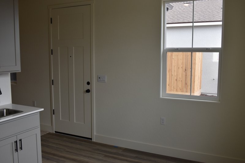 682 Stephanie Drive - 2 property image