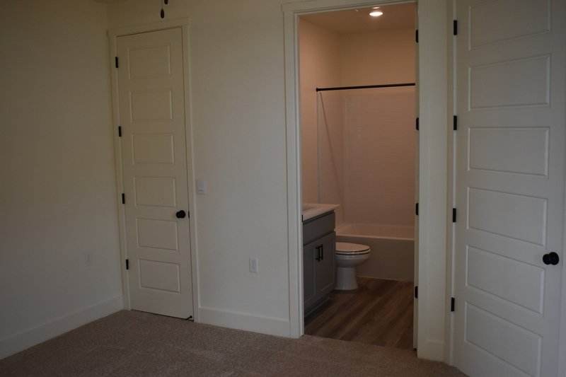 682 Stephanie Drive - 2 property image