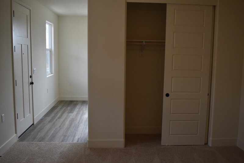 682 Stephanie Drive - 2 property image