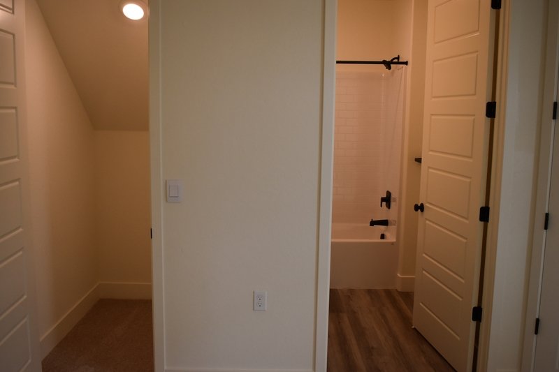 682 Stephanie Drive - 2 property image