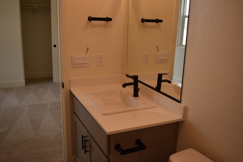 682 Stephanie Drive - 2 property image