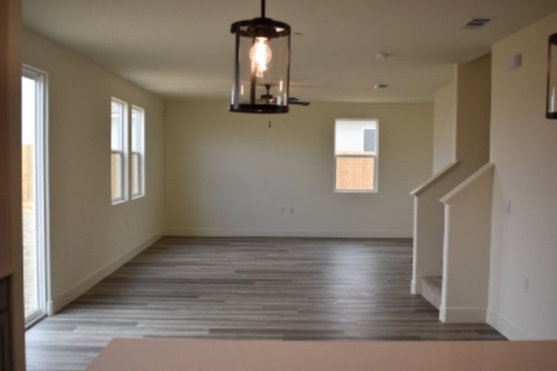 682 Stephanie Drive - 2 property image