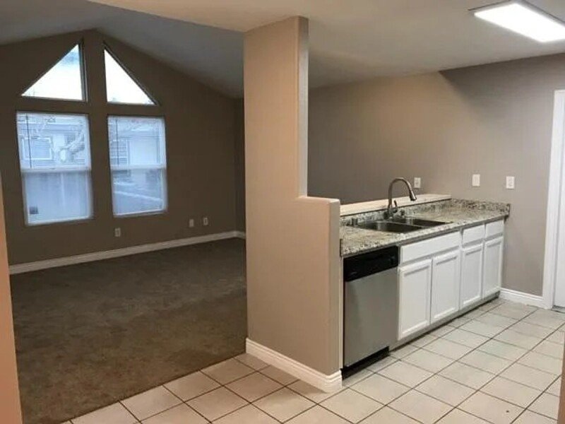 1055 Vermont Ave property image