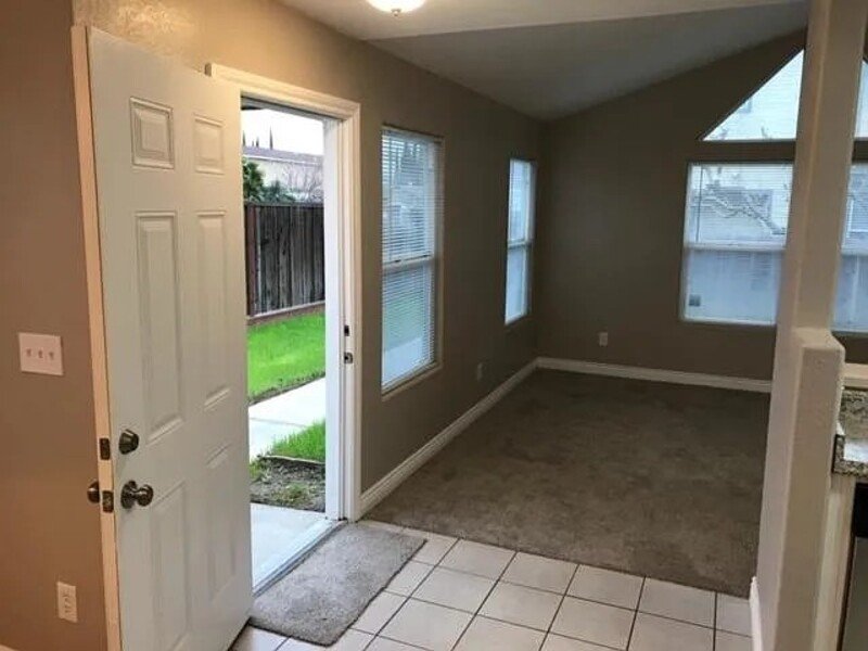 1055 Vermont Ave property image