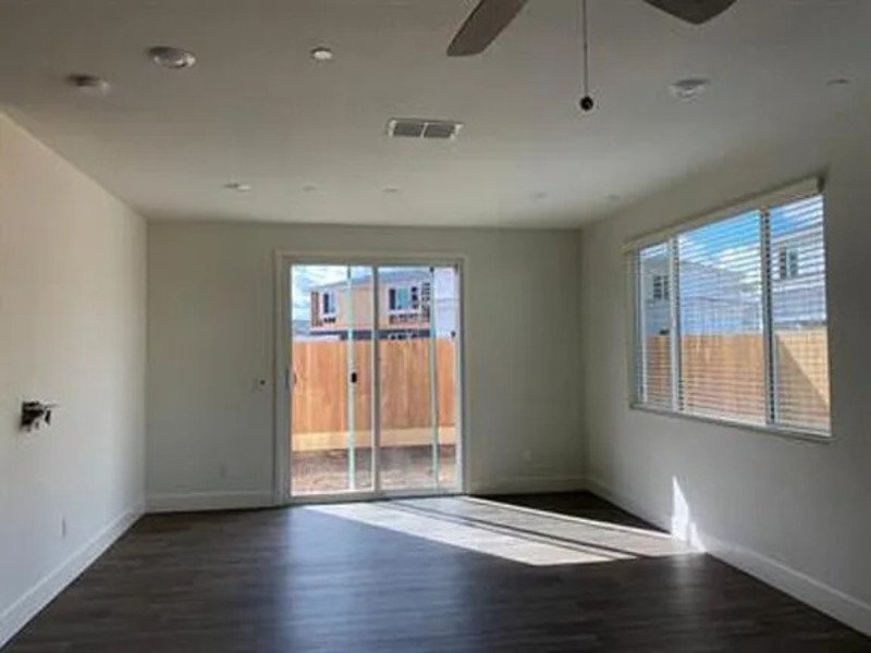 2434 Urdaneta Way property image