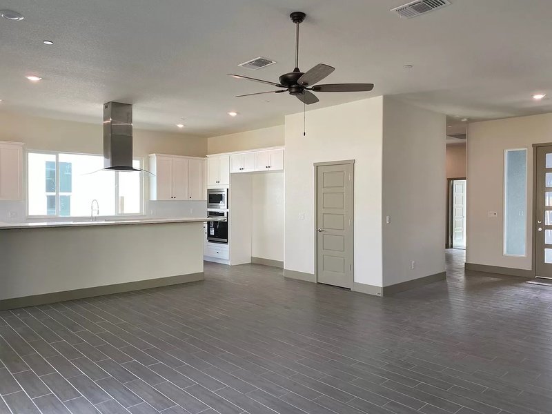 2467 Valverde Drive property image