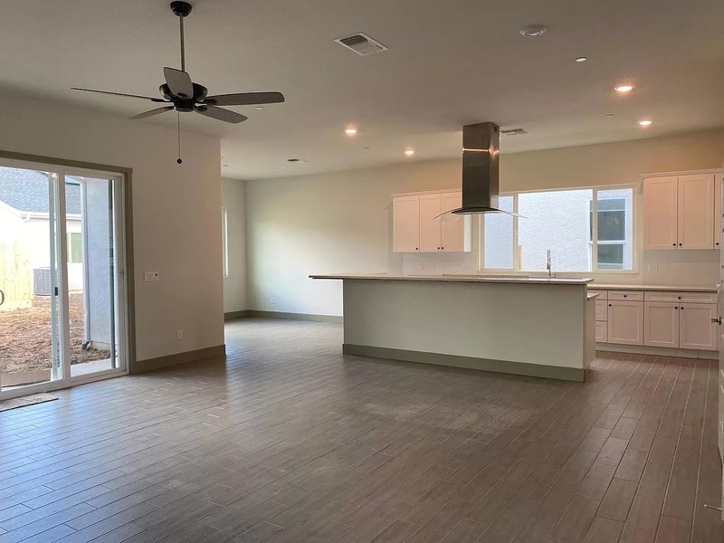 2467 Valverde Drive property image