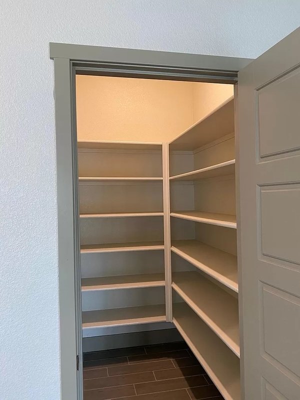 2467 Valverde Drive property image