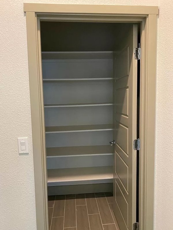 2467 Valverde Drive property image